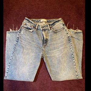 Woman’s curve love Abercrombie and Fitch “The Mom High Rise” size 29/8Long